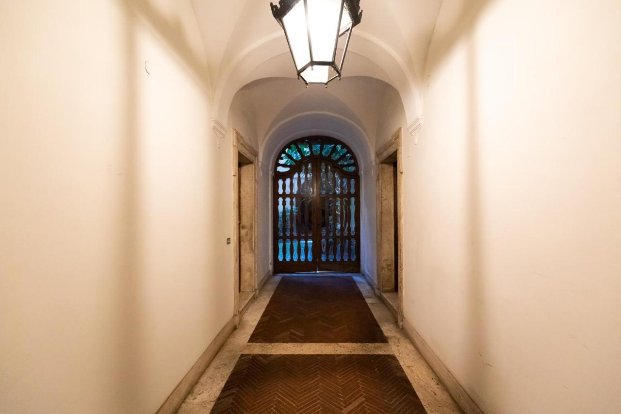Apartament Chic And Style In Historical Via Giulia Rzym Zewnętrze zdjęcie